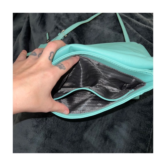 Simply Vera Wang Crossbody Bag - Picture 5 of 12